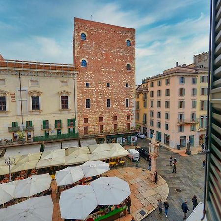 Apartmentsarena - Suite Mercatorum - Piazza Erbe Vérone Extérieur photo