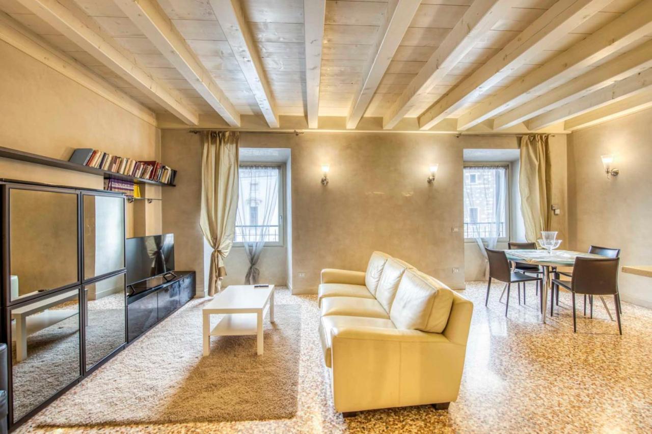 Apartmentsarena - Suite Mercatorum - Piazza Erbe Vérone Extérieur photo