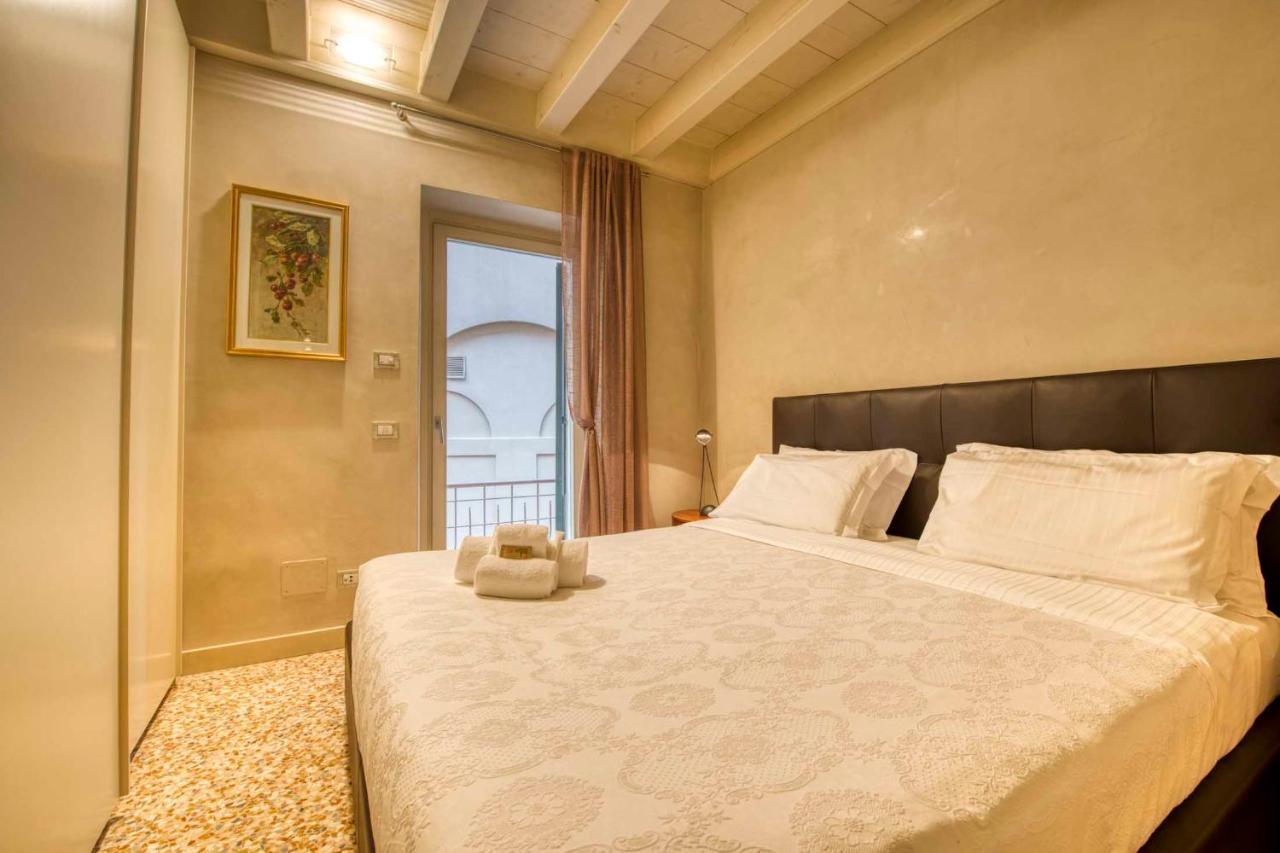 Apartmentsarena - Suite Mercatorum - Piazza Erbe Vérone Extérieur photo