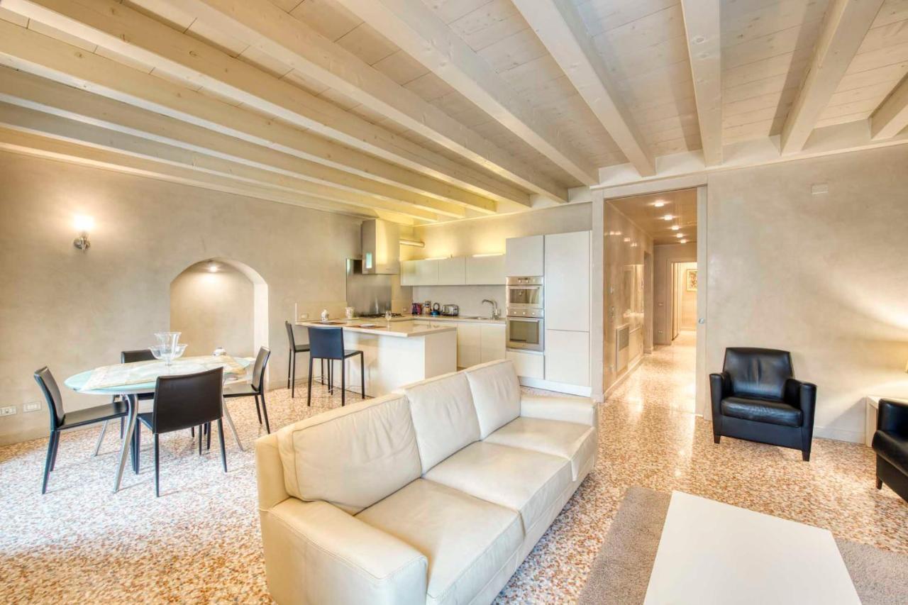 Apartmentsarena - Suite Mercatorum - Piazza Erbe Vérone Extérieur photo