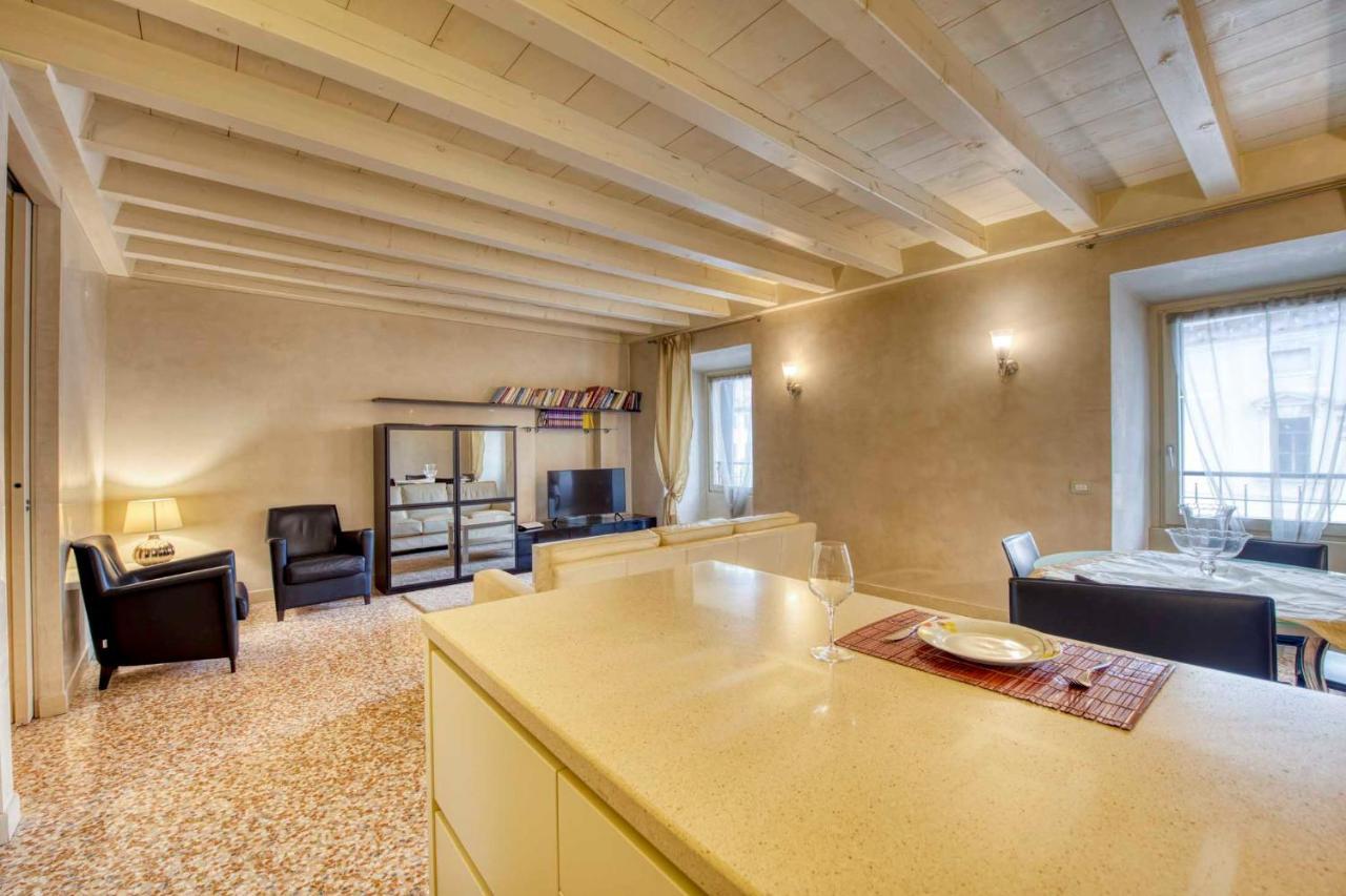 Apartmentsarena - Suite Mercatorum - Piazza Erbe Vérone Extérieur photo
