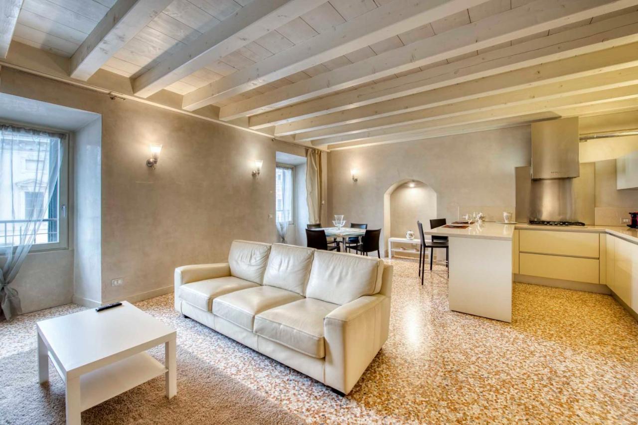 Apartmentsarena - Suite Mercatorum - Piazza Erbe Vérone Extérieur photo