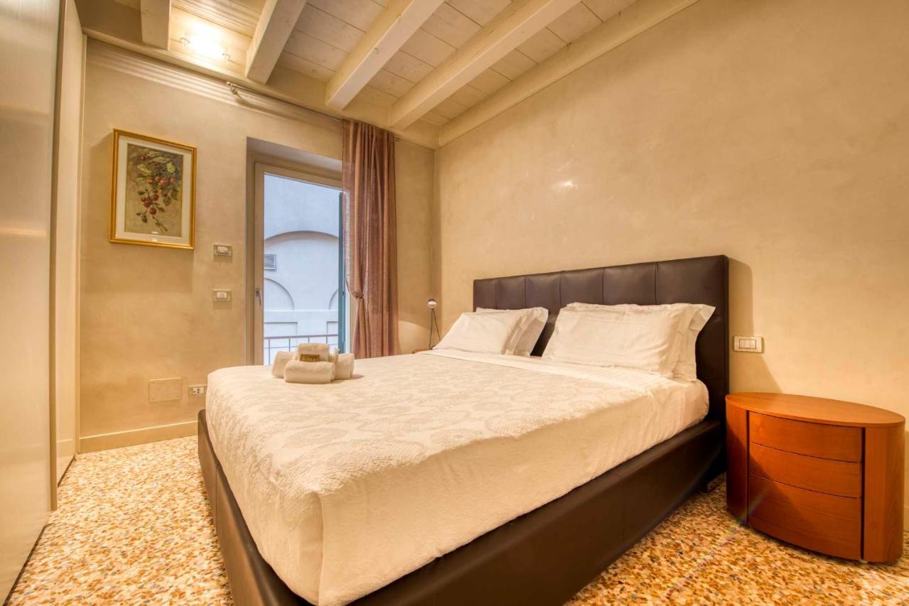 Apartmentsarena - Suite Mercatorum - Piazza Erbe Vérone Extérieur photo
