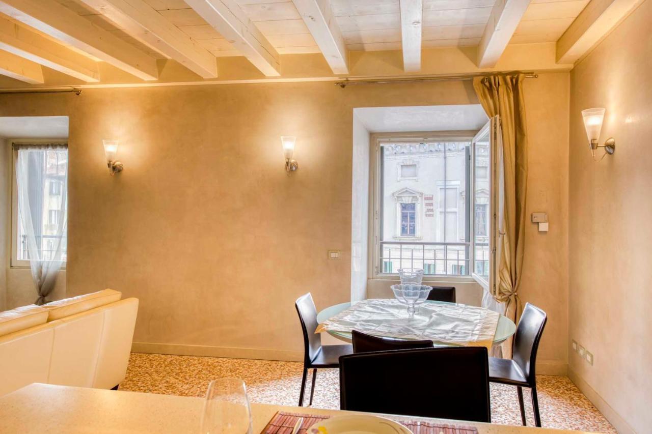 Apartmentsarena - Suite Mercatorum - Piazza Erbe Vérone Extérieur photo