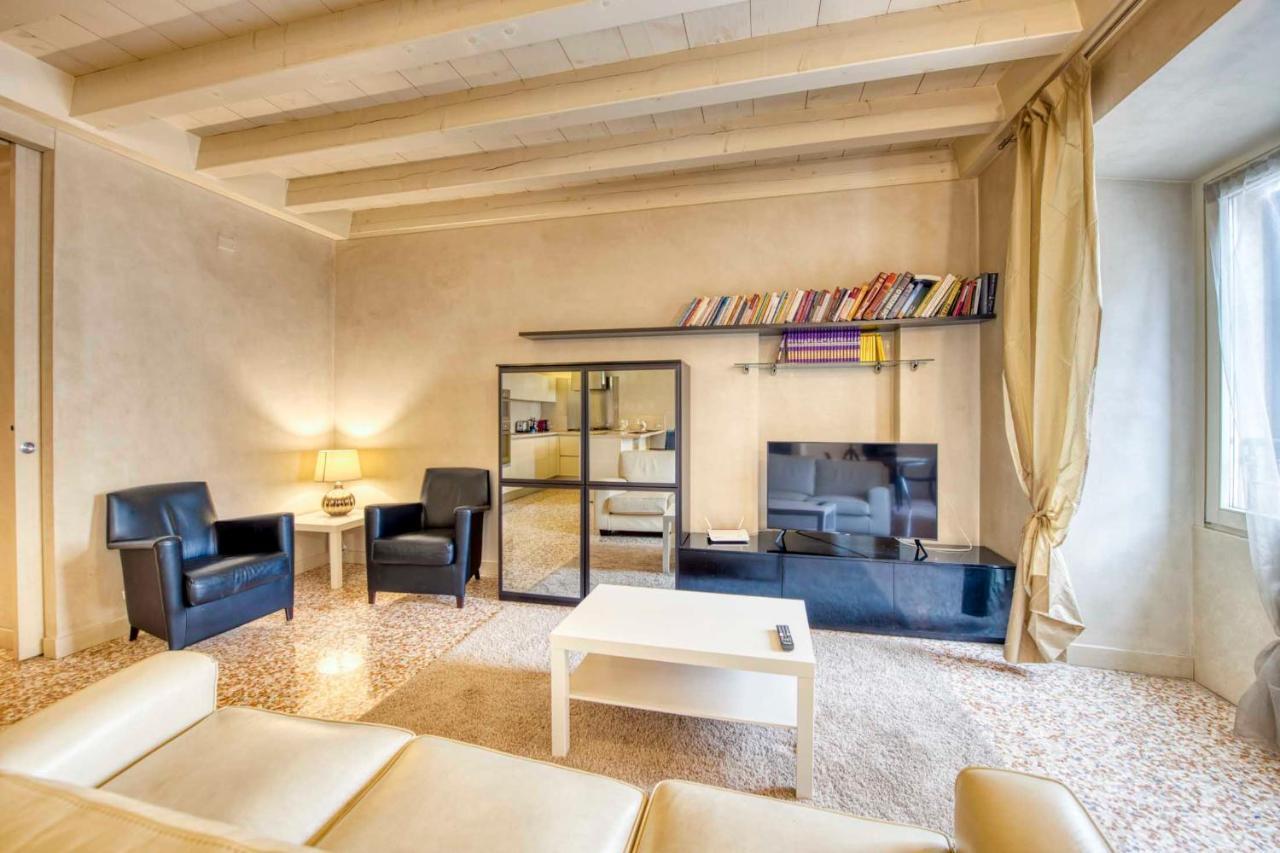 Apartmentsarena - Suite Mercatorum - Piazza Erbe Vérone Extérieur photo