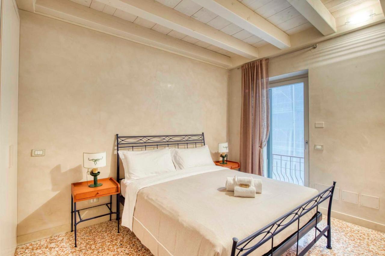 Apartmentsarena - Suite Mercatorum - Piazza Erbe Vérone Extérieur photo