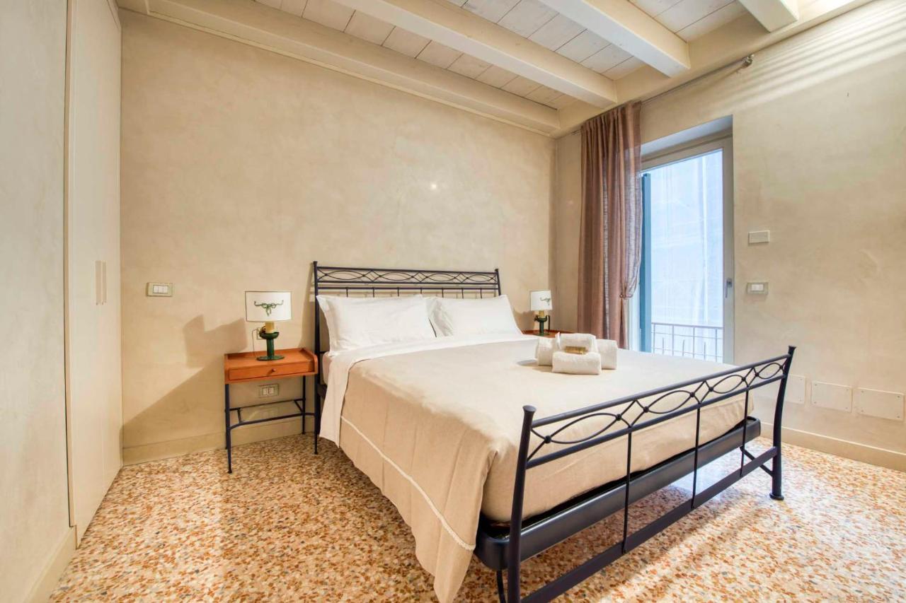 Apartmentsarena - Suite Mercatorum - Piazza Erbe Vérone Extérieur photo